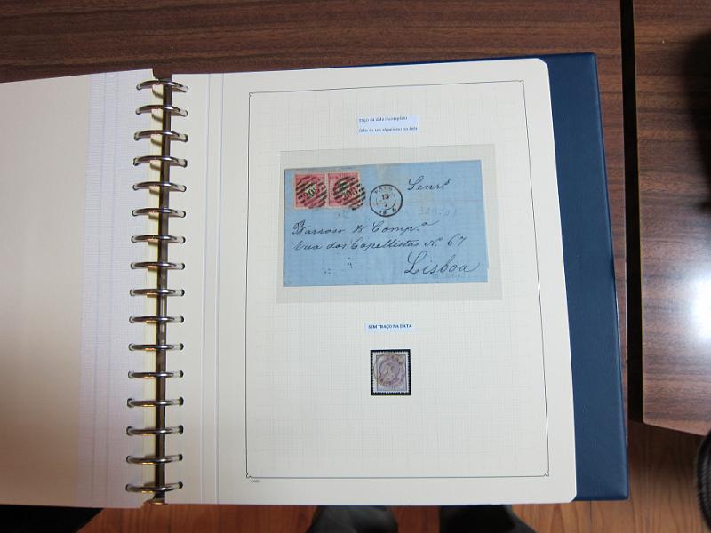 0019 (104).JPG -     Lote:    19      Marcofilia      Lotes Especiais       Descrição:         Portugal. Colecção especializada de carimbos de duplo círculo, tipo 1852, montada em 4 álbuns Lindner, com selos de diversas emissões e cartas, com estudo minucioso de cada marca. Lote a ver.         Lote       Valor Base:     &euro; 2.500,00     Valor Venda:     Retirado     